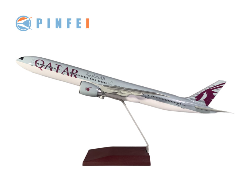37cm Boeing 777-300ER Qatar