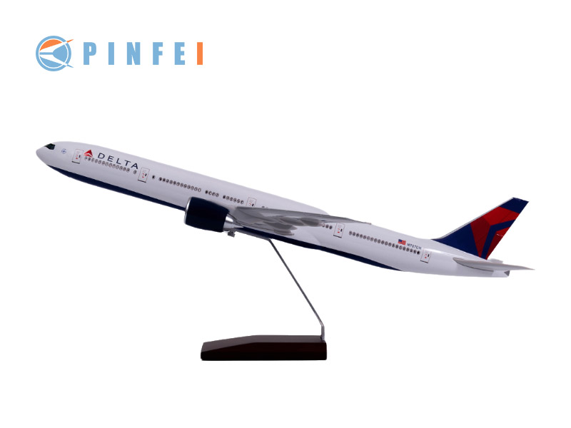 47cm Boeing 777-300ER Delta